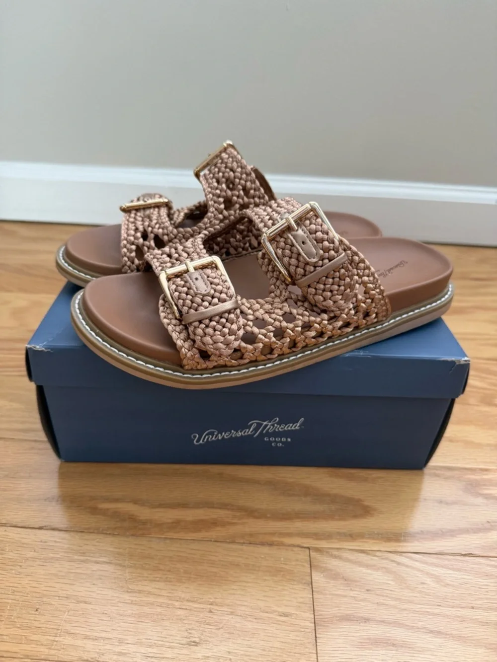 Universal Thread Sandals - Picture 1 of 12